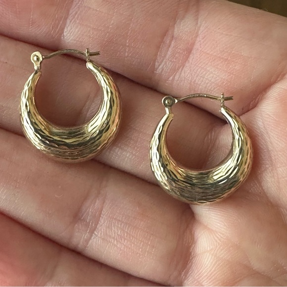 10k Solid Gold Hollowed Hammered Hoop Earrings - Picture 14 of 15